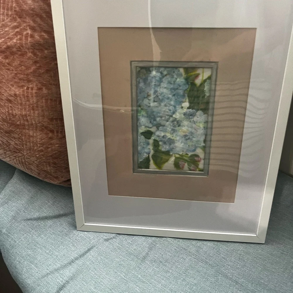 Elegant Blue and Green Floral Art in White Framed Hand Painted/ signed - Picture 4 of 6